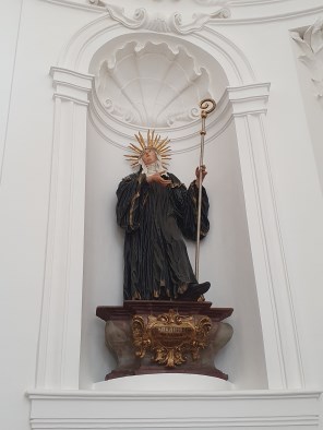 헬프타의 성녀 대 제르트루다_photo by Schmeissnerro_in the Collegiate Church of Virgin Mary in Salzburg_Austria.jpg